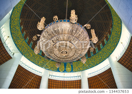 蘇丹薩拉赫丁阿卜杜勒阿齊茲沙清真寺內部 134437653