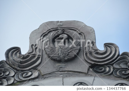 Decorative roof tile with the crane crest (Kagakuji Temple / Kariya, Ako City, Hyogo Prefecture 1992) 134437766