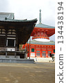 The Konpon Daito (right) and Kondo (left) of the Danjo Garan temple at Mount Koya (Kongobu-ji Temple, Mount Koya, Koya-cho, Ito-gun, Wakayama Prefecture) 134438194
