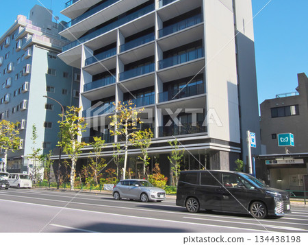 Gaien Nishi Dori: Hiroo and Minami-Azabu Urban Landscape (December 2025) 134438198