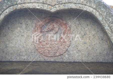 Family crest of "Circle with Crane" (Kagakuji Temple / Kariya, Ako City, Hyogo Prefecture 1992) Family crest of "Circle with Crane" (Kagakuji Temple / Kariya, Ako City, Hyogo Prefecture 1992) 134438680