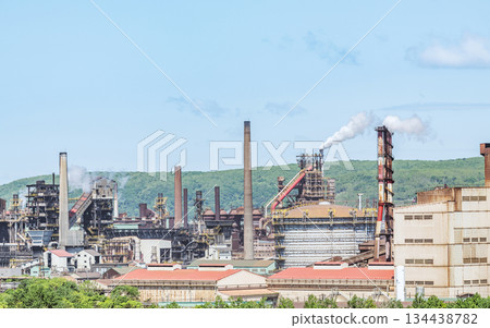 一張鋼鐵廠運轉中的畫面 134438782