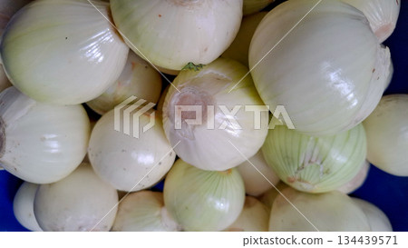 Fresh Whole White Onions Pile Close Up Fresh Whole White Onions Pile Close Up 134439571