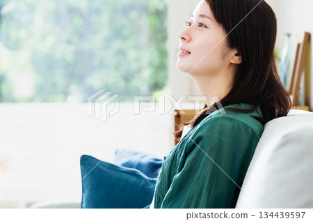 Young woman relaxing in the living room 134439597