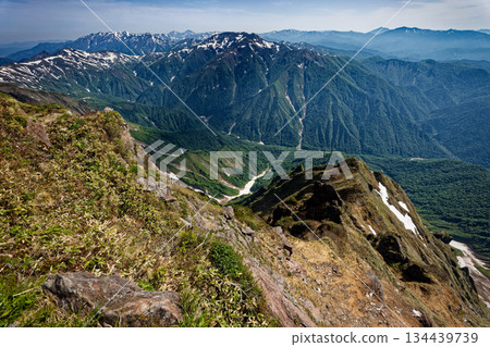 從谷川山、沖之耳山和一之倉山可以眺望旭山、越後山脈和尾瀨山脈。 134439739