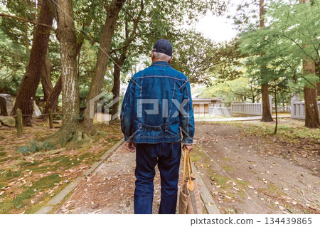 Senior man walking along the shrine path 134439865