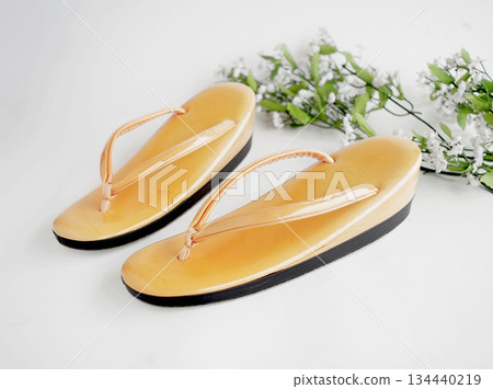 Women's sandals and white flowers, Japanese style, accessories 134440219