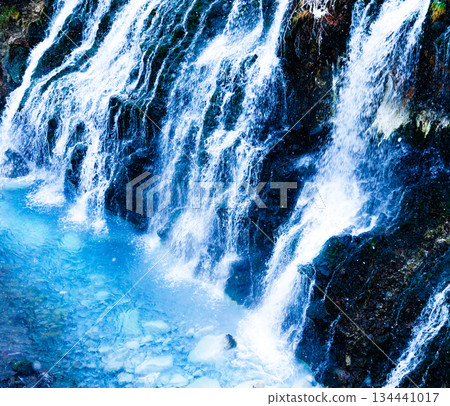 北海道美瑛市的白須瀑布與美瑛川,攝於仲冬時節 北海道美瑛市的白須瀑布與美瑛川,攝於仲冬時節 134441017