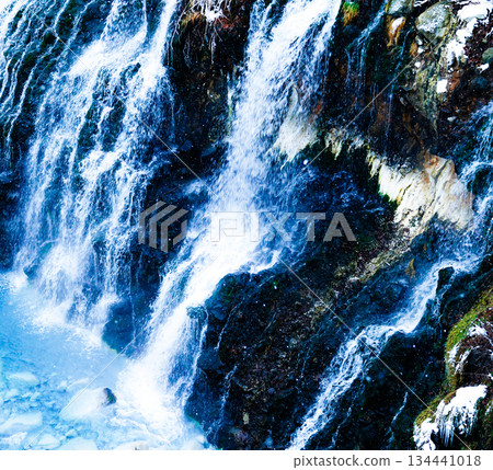 北海道美瑛市的白須瀑布與美瑛川,攝於仲冬時節 北海道美瑛市的白須瀑布與美瑛川,攝於仲冬時節 134441018