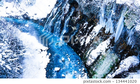 北海道美瑛市的白須瀑布與美瑛川，攝於仲冬時節 134441020