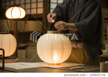 Lantern craftsman (traditional craftsmanship using Japanese paper and bamboo) 134441730