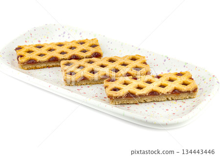 Linzer cookies 134443446