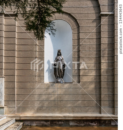 Statue of Virgin Mary in a niche on the external wall of St. John's Cathedral, Izmir, Turkey 134443643