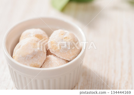 下午茶點心:雪球餅乾 下午茶點心:雪球餅乾 134444169