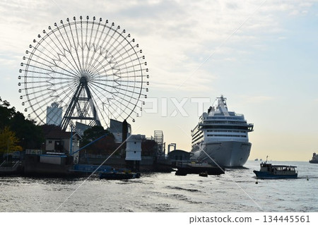 遊輪在大阪港 134445561