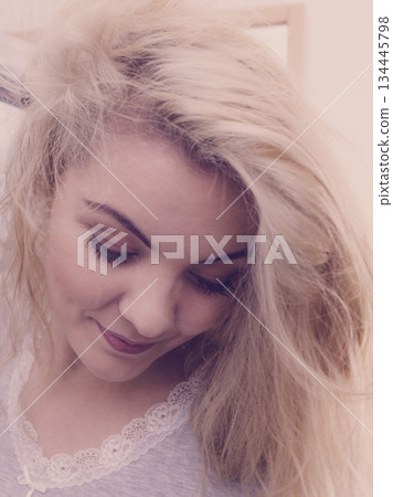 Woman with wet blonde hair 134445798