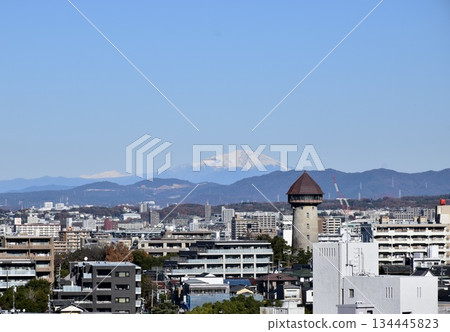 在晴朗的日子裡，可以看到東山水塔和禦嶽山。 134445823
