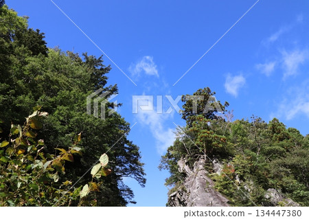 Kinmon Gate on the way to Ogamiyama Shrine, Tottori Prefecture 134447380