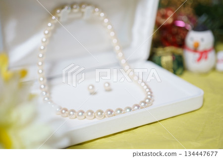 Pearl necklace in a case Pearl necklace in a case 134447677