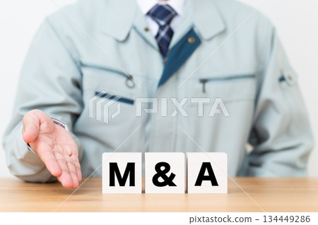 M&A block and middle-aged male businessman wearing work clothes 134449286