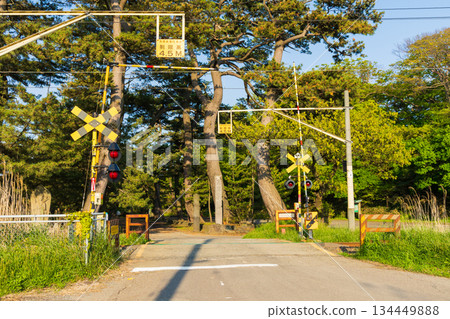 初夏時節，秋田縣二賀保市奧之細道最北端的觀萬寺 134449888