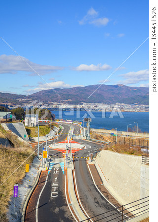 View of the Lake Suwa Smart Interchange roundabout and Lake Suwa [Okaya City] 134451526