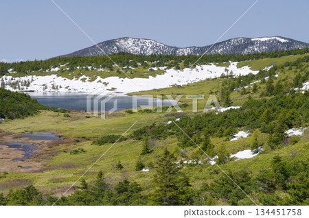 Early spring in the Azuma Mountain Range, Kamanuma Pond and Mt. Naka-Azuma 134451758
