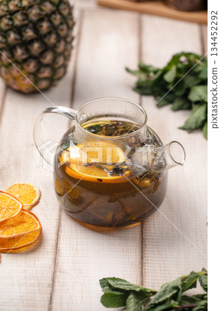 Warm citrus green tea in glass teapot 134452292