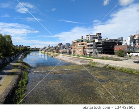 It's so transparent 134452605