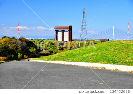 佐佐目橋 / 從荒川河眺望小玉橋和荒川1號水庫出水口（埼玉縣戶田市）[2025年11月] 134452656