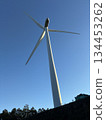 閃耀在藍天的風力發電機 134453262