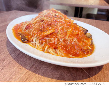 Spaghetti with bacon and fried eggplant in tomato sauce; a pasta dish that highlights the delicious flavor of eggplant. 134455139
