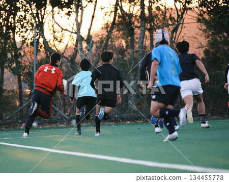 足球橄欖球俱樂部伸展運動 134455778