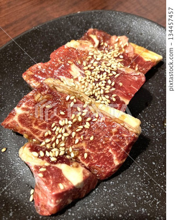 在烤肉店吃“裡肌肉” 134457457