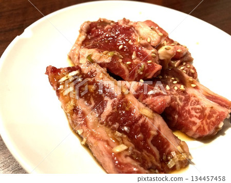 在烤肉店吃“排骨” 134457458