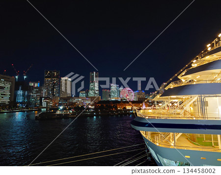 The sea, a moored ferry, and the night view of Minato Mirai The sea, a moored ferry, and the night view of Minato Mirai 134458002