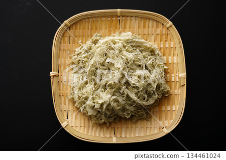 Tororo kelp 134461024