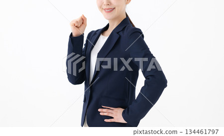 做拳頭泵的女商人 做拳頭泵的女商人 134461797