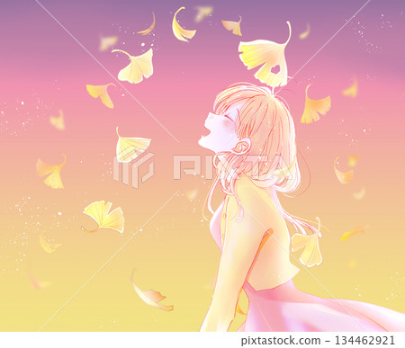笑著的女人，秋天，銀杏樹，黃昏 134462921