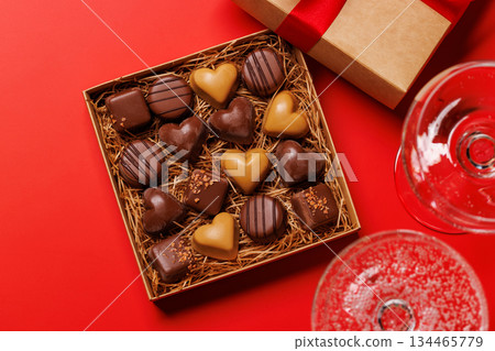 A glasses of champagne elegantly paired with a gift box 134465779