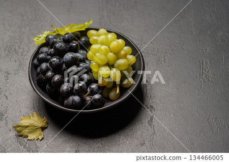 Fresh grapes bowl Fresh grapes bowl 134466005
