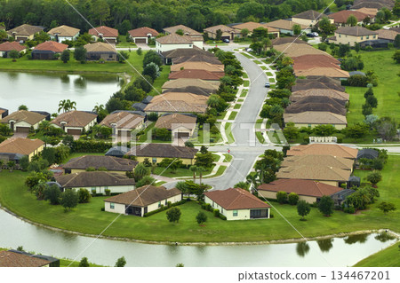 Aerial view of tightly packed homes in Florida closed living clubs. Family houses as example of real estate development in american suburbs 134467201