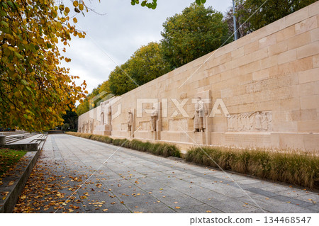 瑞士日內瓦州日內瓦堡公園內的宗教改革紀念碑雕像 瑞士日內瓦州日內瓦堡公園內的宗教改革紀念碑雕像 134468547