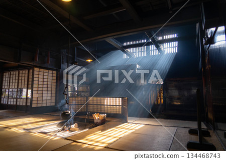 [光束素材] 妻子籠宿脅本陣奧谷的光束，冬季的特色【長野縣】 134468743