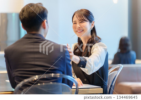 情侶約會餐廳週年紀念 134469645