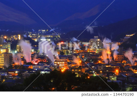 Kannawa Onsen town at dusk (from Beppu City Yukemuri Observatory) Kannawa Onsen town at dusk (from Beppu City Yukemuri Observatory) 134470190