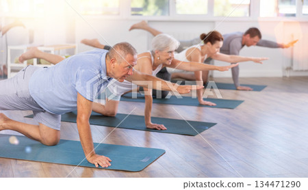 Elderly man doing pilates in group Elderly man doing pilates in group 134471290