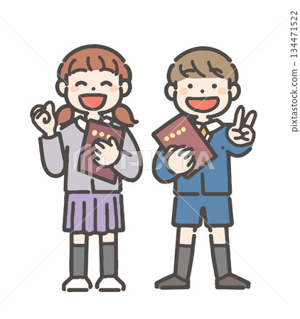 笑容燦爛的幼兒園小朋友(男女孩)手持畢業證書 笑容燦爛的幼兒園小朋友(男女孩)手持畢業證書 134471522