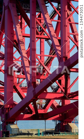 陰天從港大橋下看到的港口景色 134473051