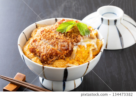 大米麵包豬肉 大米麵包豬肉 134473382
